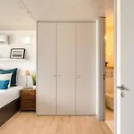 Premium With Balcony, Pool & Garage By Hostwise *