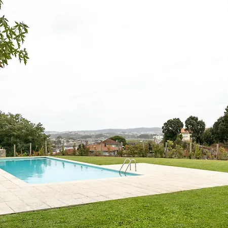 Premium With Balcony, Pool & Garage By Hostwise *