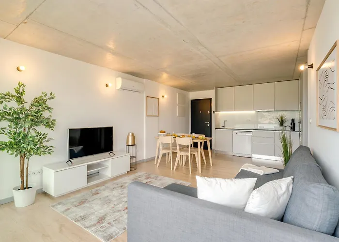 Premium With Balcony, Pool & Garage By Hostwise וילה נובה דה גאיה