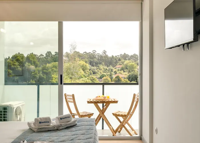 Premium With Balcony, Pool & Garage By Hostwise *