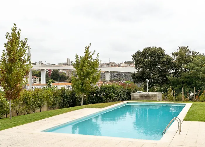 Premium With Balcony, Pool & Garage By Hostwise דירה