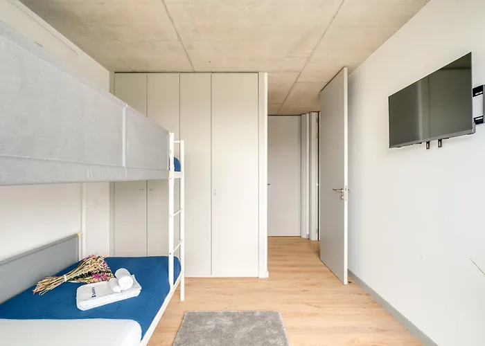 Premium With Balcony, Pool & Garage By Hostwise דירה *