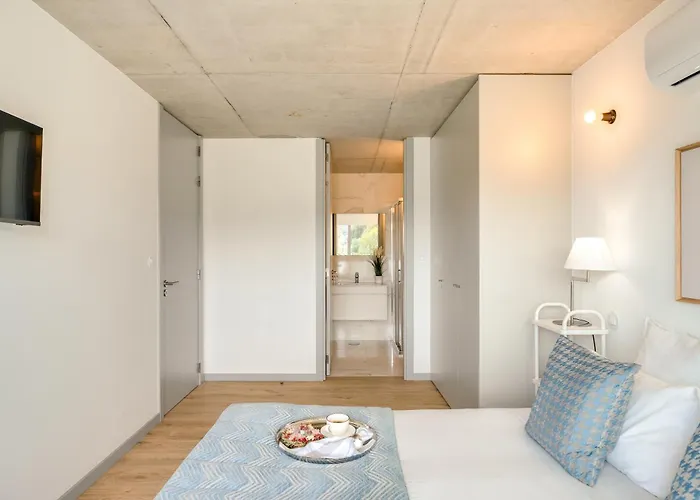 דירה Premium With Balcony, Pool & Garage By Hostwise