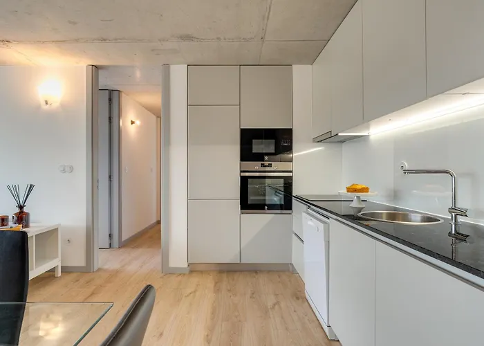 Premium With Balcony, Pool & Garage By Hostwise