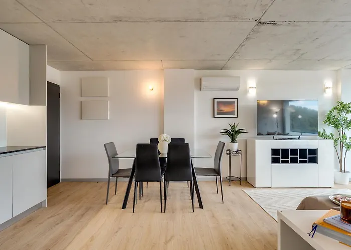 Premium With Balcony, Pool & Garage By Hostwise * וילה נובה דה גאיה