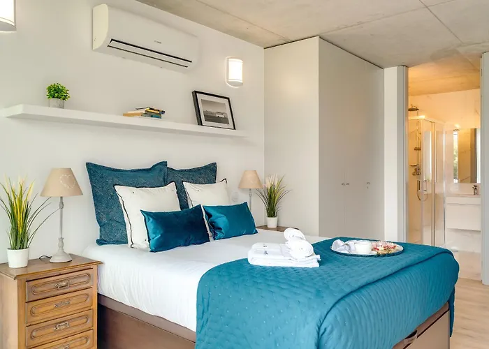 Premium With Balcony, Pool & Garage By Hostwise דירה וילה נובה דה גאיה