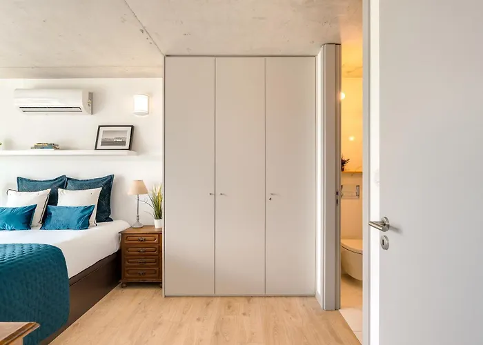 Premium With Balcony, Pool & Garage By Hostwise *