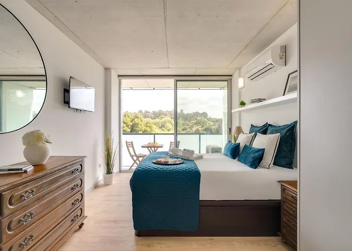 Premium With Balcony, Pool & Garage By Hostwise *