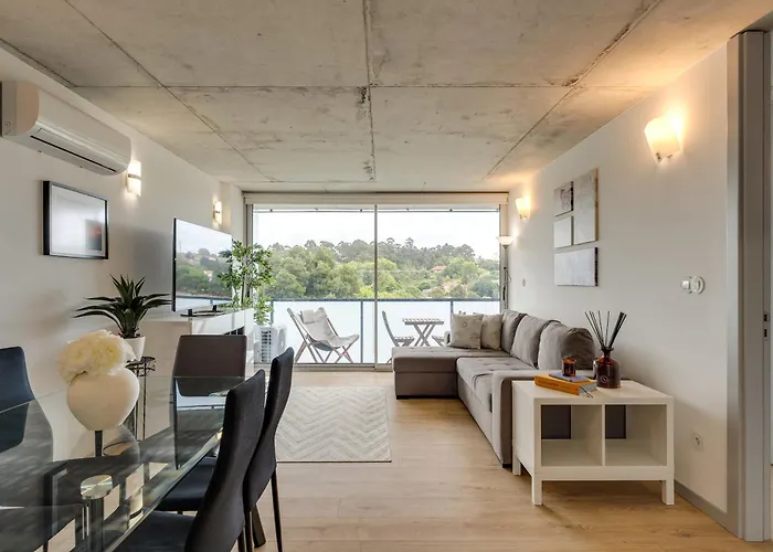 Premium With Balcony, Pool & Garage By Hostwise דירה