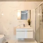 Premium With Balcony, Pool & Garage By Hostwise