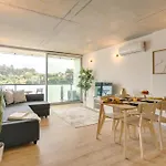 Apartment Premium With Balcony, Pool & Garage By Hostwise