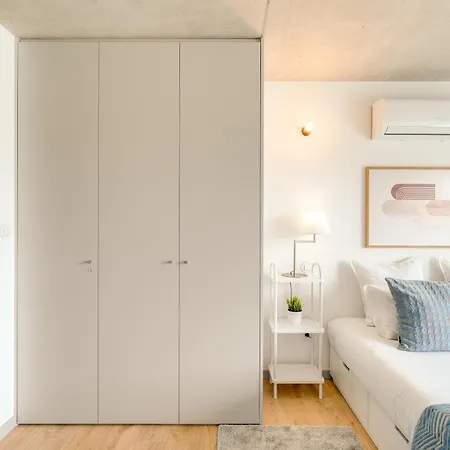 Premium With Balcony, Pool & Garage By Hostwise Апартаменты Вила-Нова-ди-Гая