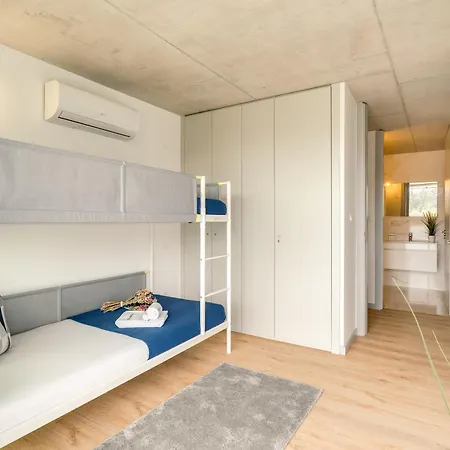 Premium With Balcony, Pool & Garage By Hostwise *