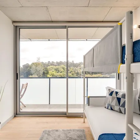 Apartment Premium With Balcony, Pool & Garage By Hostwise