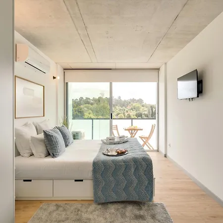 Premium With Balcony, Pool & Garage By Hostwise *