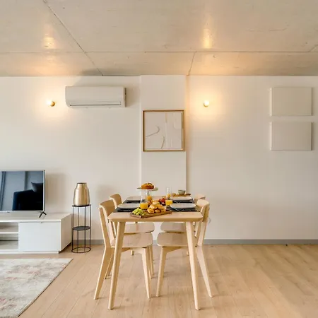 Premium With Balcony, Pool & Garage By Hostwise