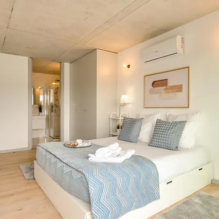 Premium With Balcony, Pool & Garage By Hostwise * Вила-Нова-ди-Гая