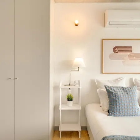 Premium With Balcony, Pool & Garage By Hostwise