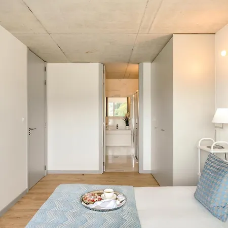Apartment Premium With Balcony, Pool & Garage By Hostwise