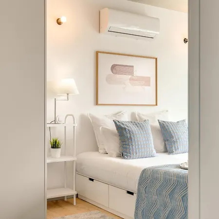 Апартаменты Premium With Balcony, Pool & Garage By Hostwise Вила-Нова-ди-Гая