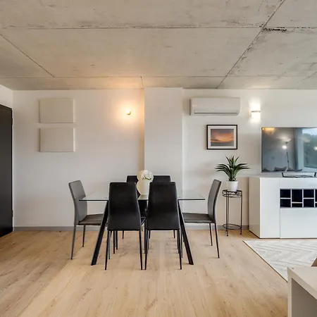 Premium With Balcony, Pool & Garage By Hostwise * Вила-Нова-ди-Гая