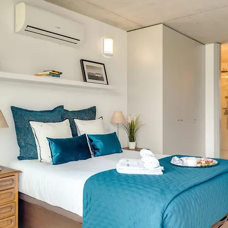 Premium With Balcony, Pool & Garage By Hostwise Апартаменты Вила-Нова-ди-Гая