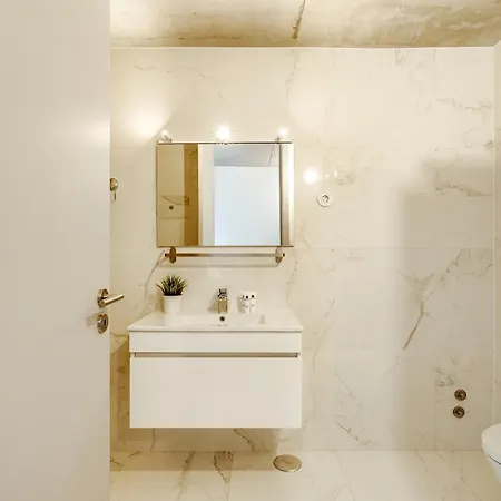 Апартаменты Premium With Balcony, Pool & Garage By Hostwise Вила-Нова-ди-Гая