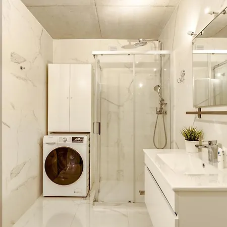 Premium With Balcony, Pool & Garage By Hostwise