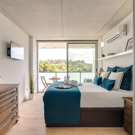 Premium With Balcony, Pool & Garage By Hostwise *