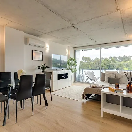 Premium With Balcony, Pool & Garage By Hostwise