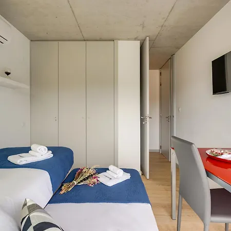 Апартаменты Premium With Balcony, Pool & Garage By Hostwise Вила-Нова-ди-Гая