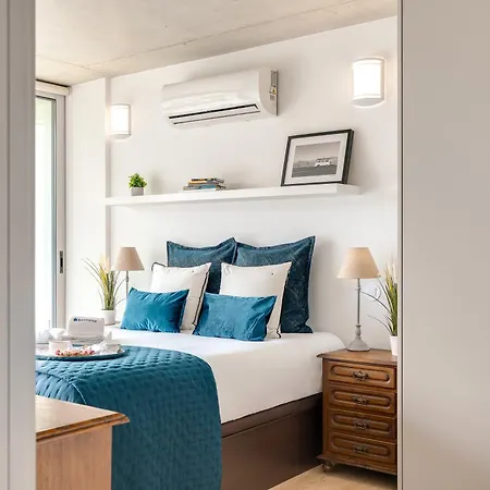 Apartment Premium With Balcony, Pool & Garage By Hostwise *
