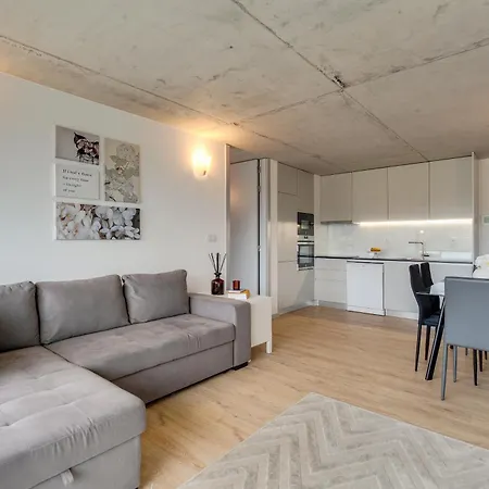 Premium With Balcony, Pool & Garage By Hostwise Vila Nova de Gaia