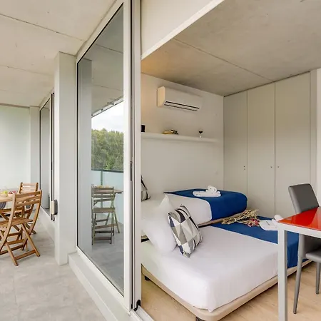 Apartment Premium With Balcony, Pool & Garage By Hostwise