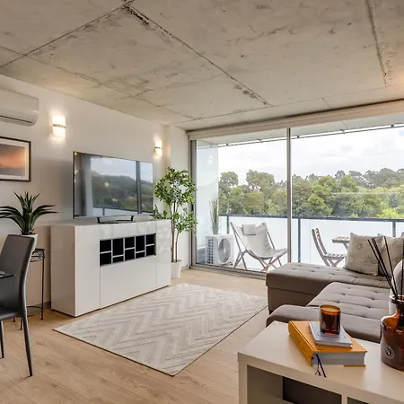 Apartment Premium With Balcony, Pool & Garage By Hostwise