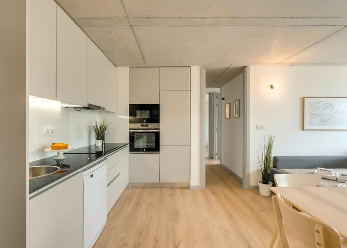 Apartamento Premium With Balcony, Pool & Garage By Hostwise