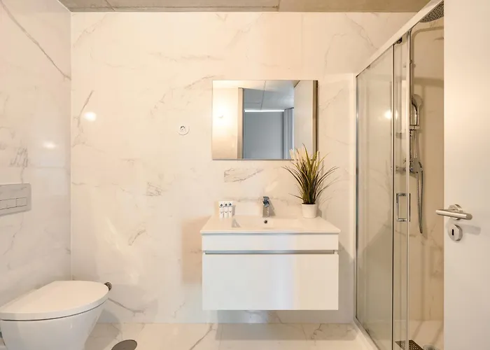 Premium With Balcony, Pool & Garage By Hostwise