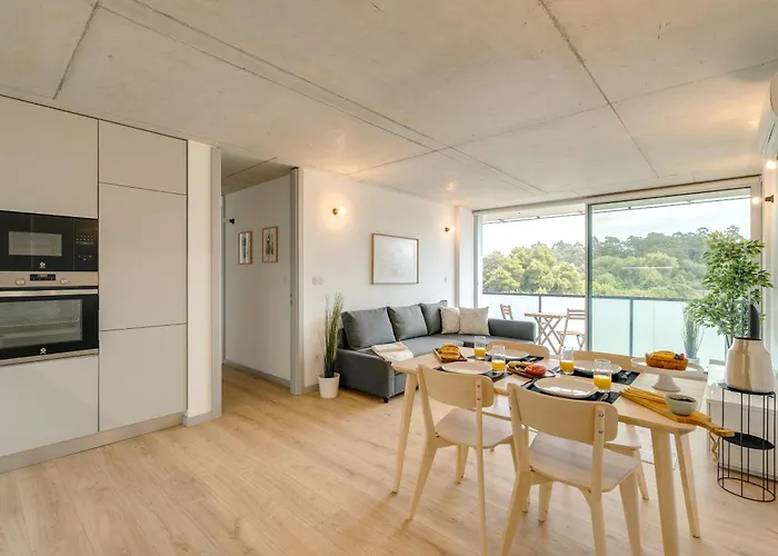 Premium With Balcony, Pool & Garage By Hostwise