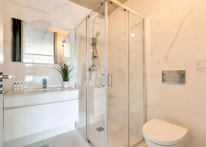 Premium With Balcony, Pool & Garage By Hostwise Appartamento *