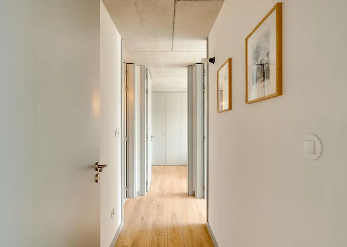 Appartamento Premium With Balcony, Pool & Garage By Hostwise *