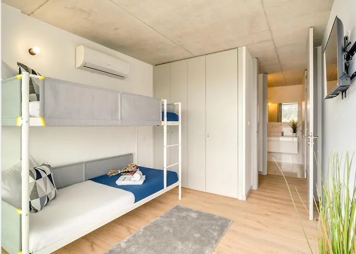 Premium With Balcony, Pool & Garage By Hostwise *