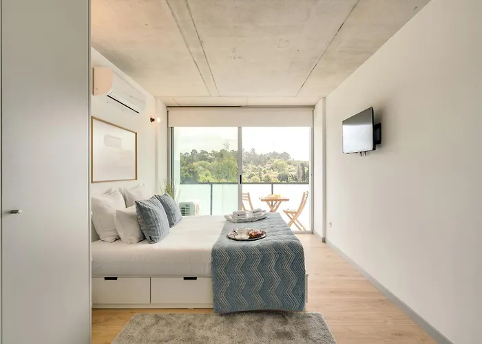 Premium With Balcony, Pool & Garage By Hostwise *