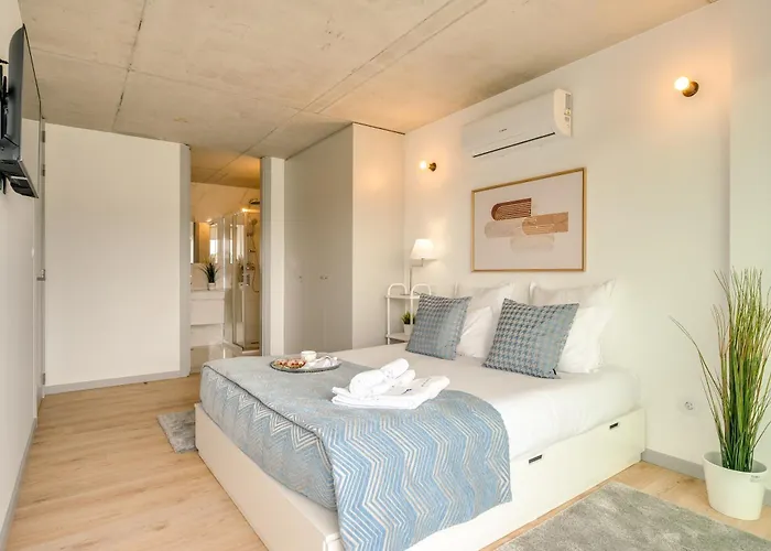 Premium With Balcony, Pool & Garage By Hostwise * Vila Nova de Gaia