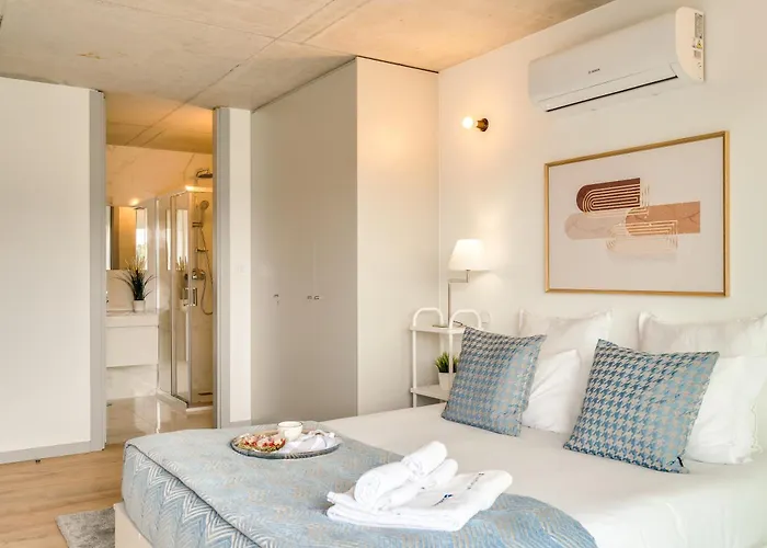 Premium With Balcony, Pool & Garage By Hostwise * Vila Nova de Gaia