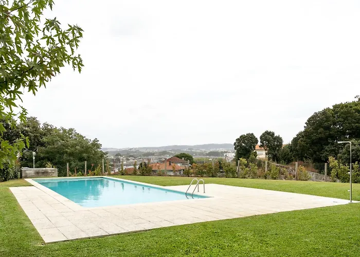 Premium With Balcony, Pool & Garage By Hostwise *