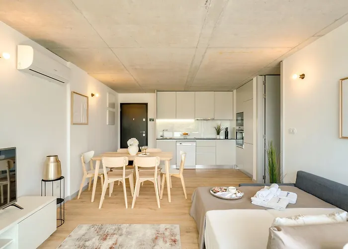 Apartamento Premium With Balcony, Pool & Garage By Hostwise