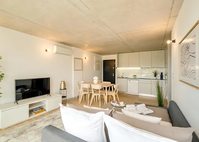 Premium With Balcony, Pool & Garage By Hostwise Apartamento *