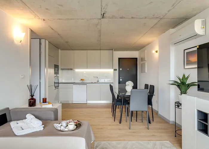 Premium With Balcony, Pool & Garage By Hostwise Vila Nova de Gaia